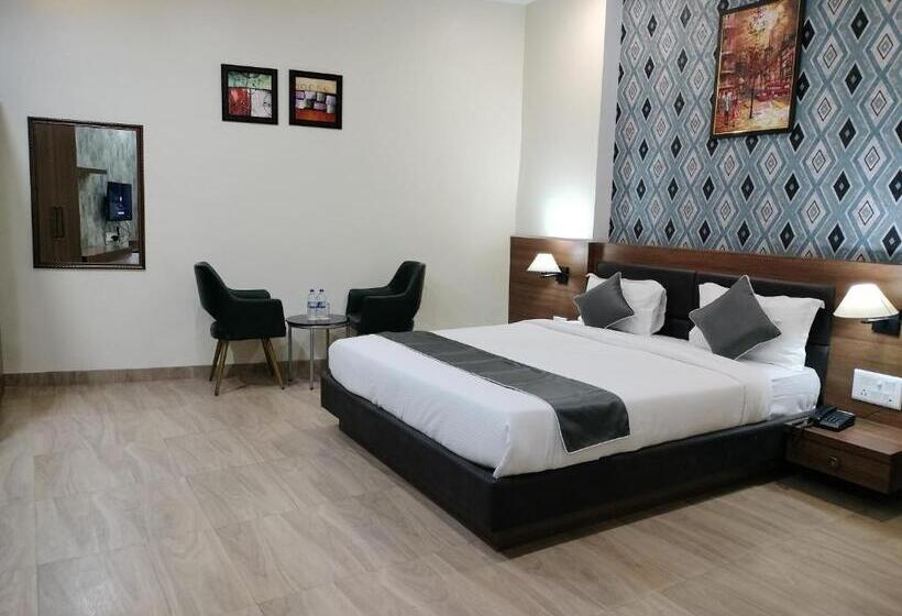 Отель Vinayak International