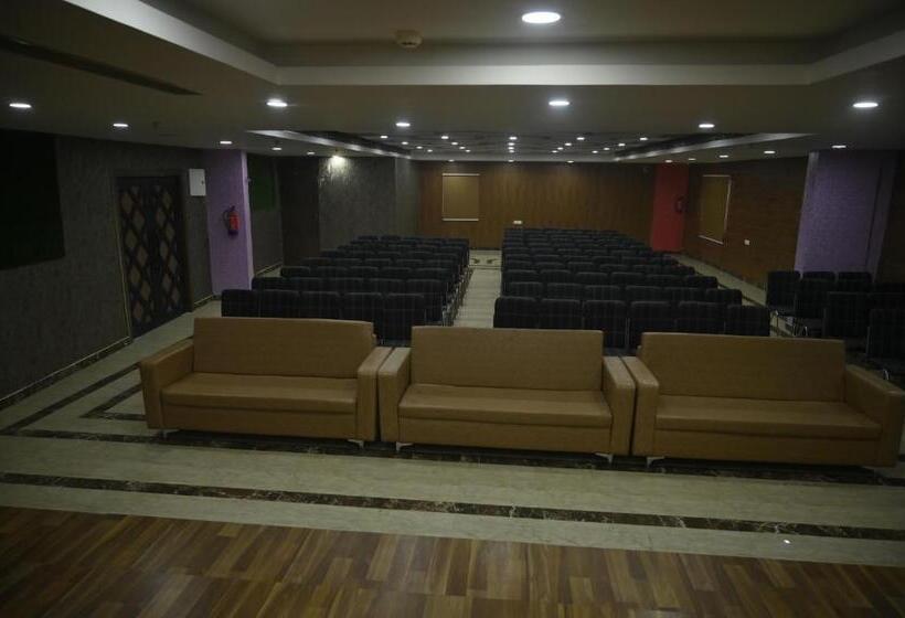 Отель Vinayak International