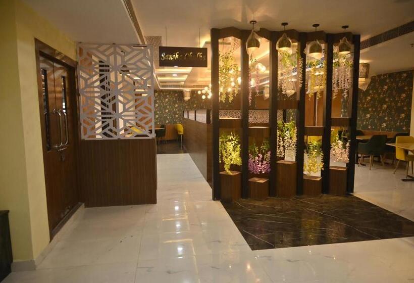 Отель Vinayak International