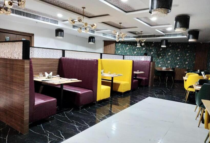 Отель Vinayak International