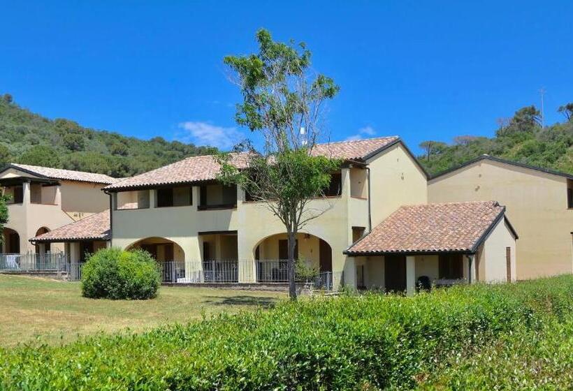 Isa Apartments 4 Beds, First Floor With Private Outdoor Area, In Residence With Swimming Pool