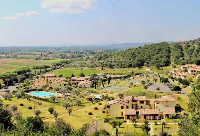Isa Apartments 4 Beds, First Floor With Private Outdoor Area, In Residence With Swimming Pool