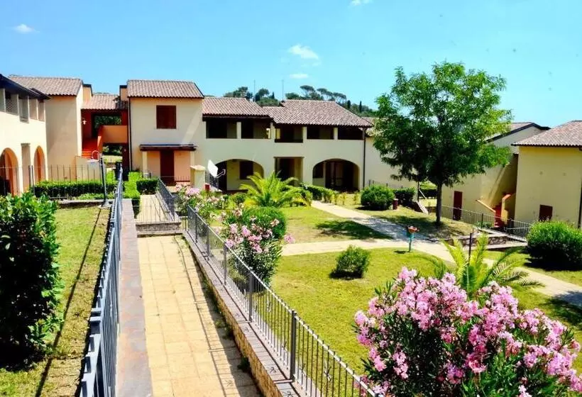 Isa Apartments 4 Beds, First Floor With Private Outdoor Area, In Residence With Swimming Pool