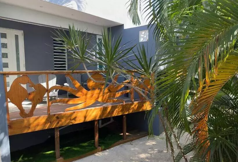 Old Crow Hotel And Suites