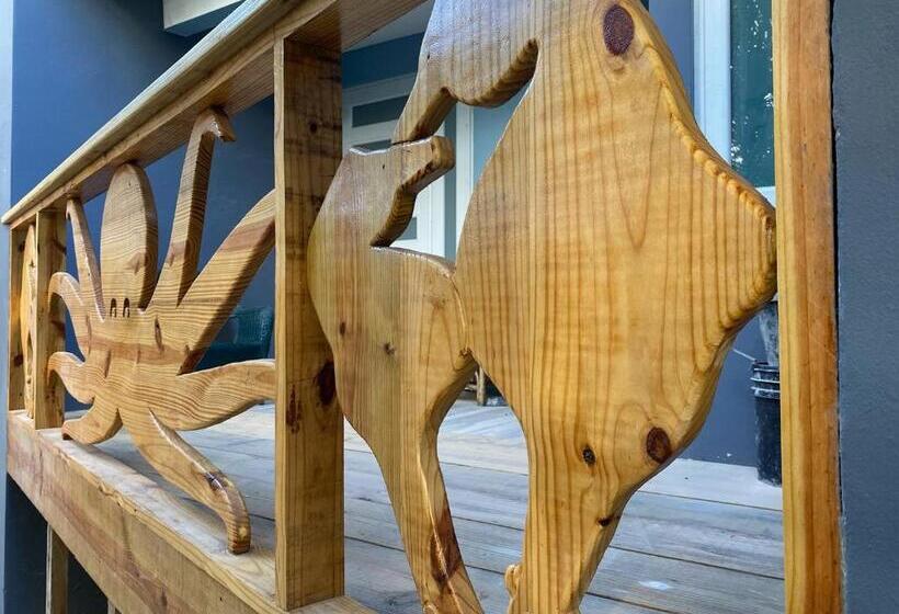 Old Crow Hotel And Suites