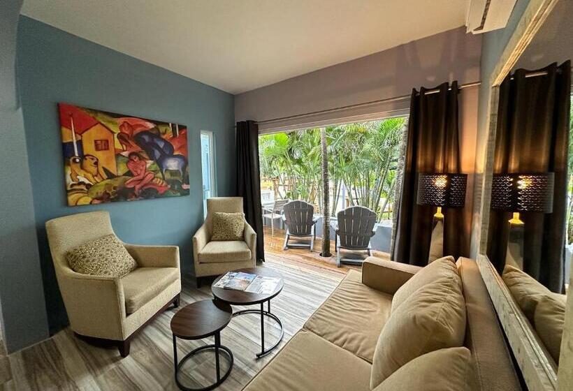 Old Crow Hotel And Suites