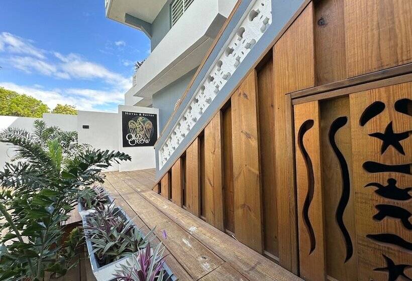 Old Crow Hotel And Suites