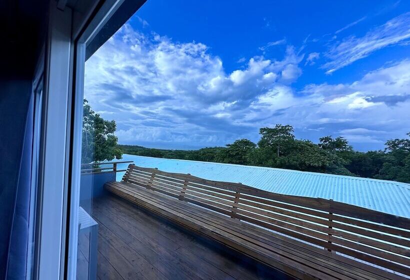 Old Crow Hotel And Suites