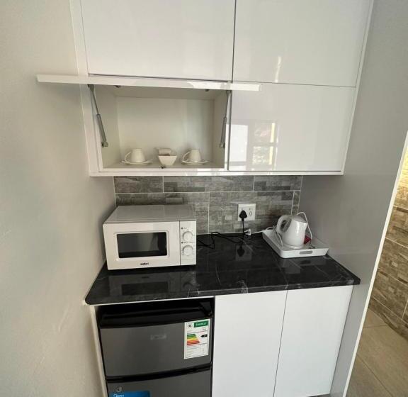 膳宿费 5 On Crossways