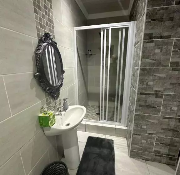 Majatalo 5 On Crossways