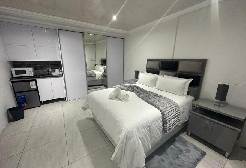 膳宿费 5 On Crossways