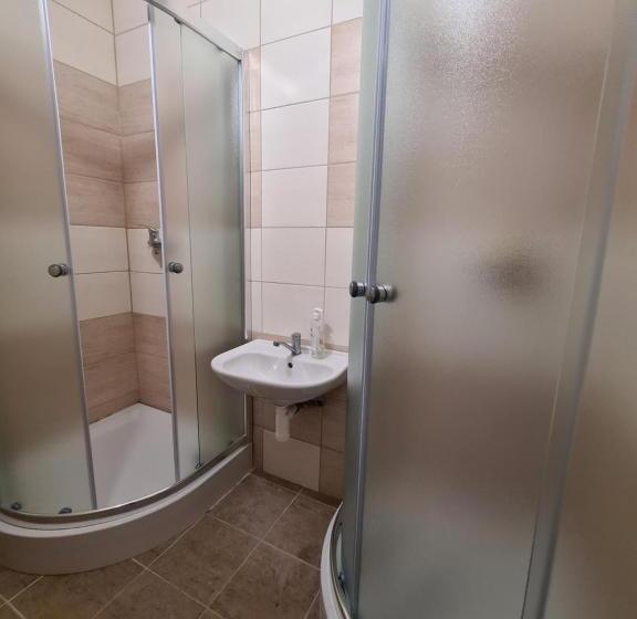 Schronisko Sšvp 1. Máj