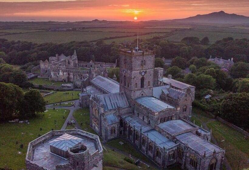 Общежитие The Ship Inn