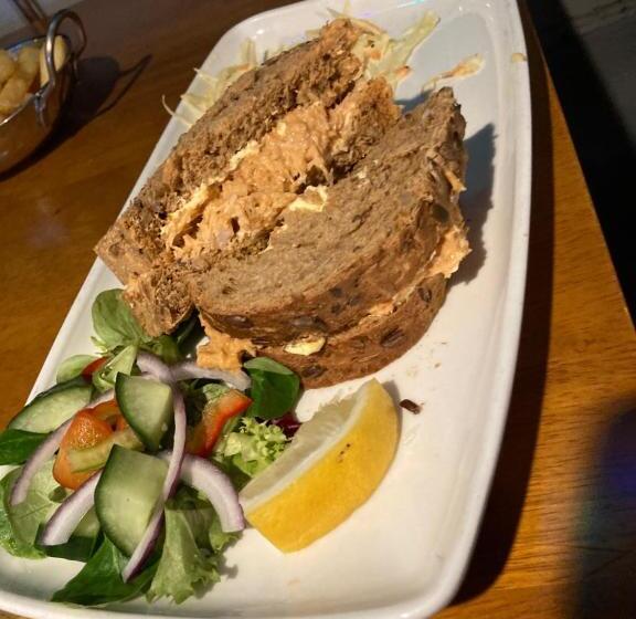 فندق صغير The Ship Inn