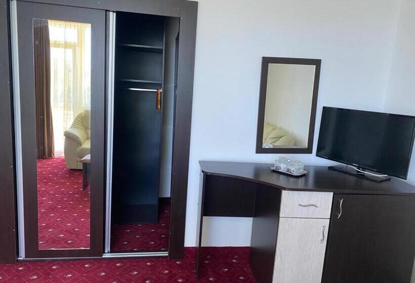 Complex Hotelier Felix Perla Marii