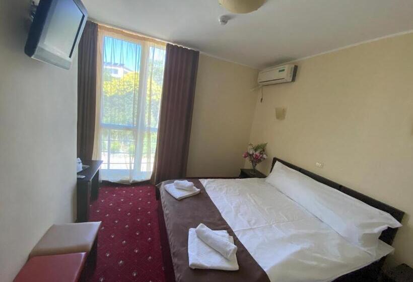 Complex Hotelier Felix Perla Marii