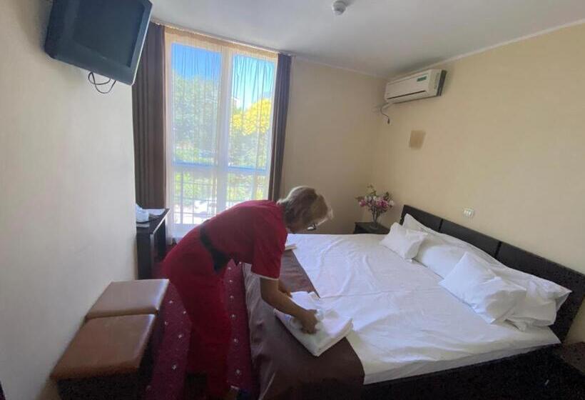 Complex Hotelier Felix Perla Marii