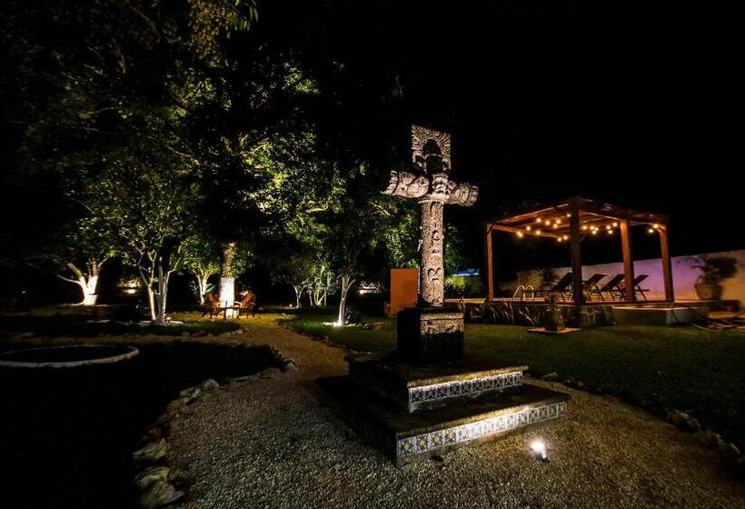 هتل Boutique Casa Xaan