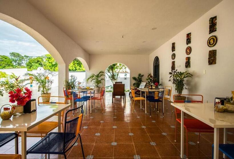 هتل Boutique Casa Xaan