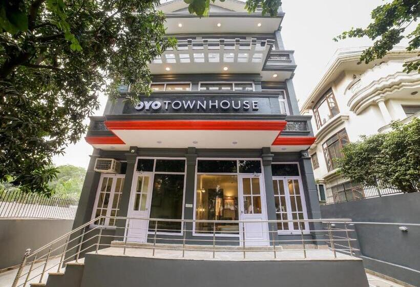 호텔 Oyo Townhouse 330 Dlf Phase 2 Near Leisure Valley Park