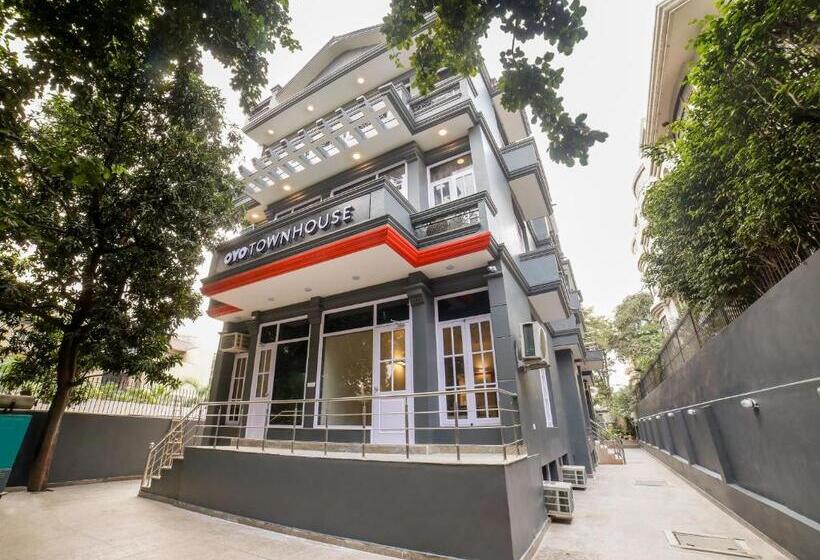 בית מלון כפרי Oyo Townhouse 330 Dlf Phase 2 Near Leisure Valley Park