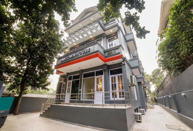 호텔 Oyo Townhouse 330 Dlf Phase 2 Near Leisure Valley Park