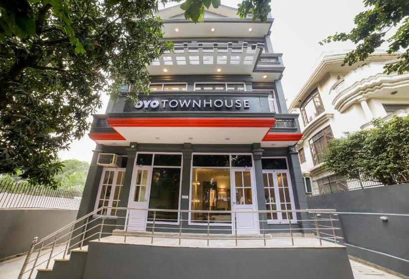 Hotel Oyo Townhouse 330 Dlf Phase 2 Near Leisure Valley Park