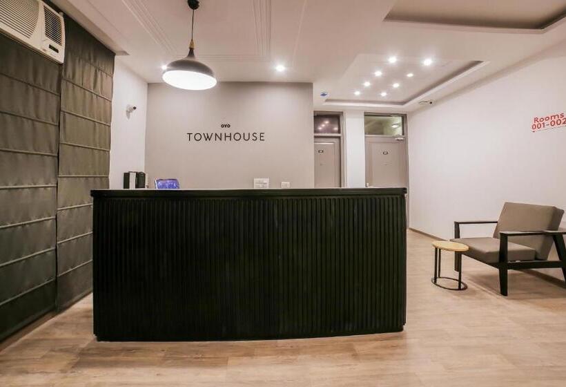 Hotel Oyo Townhouse 330 Dlf Phase 2 Near Leisure Valley Park