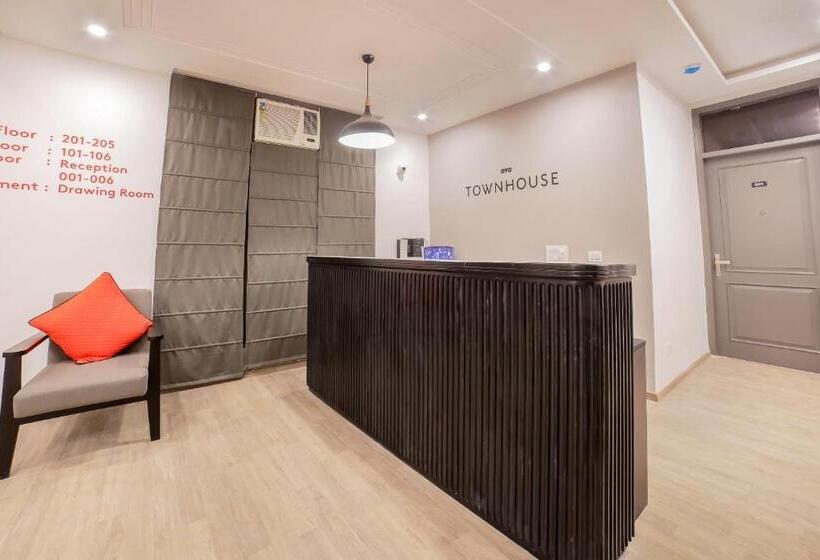 בית מלון כפרי Oyo Townhouse 330 Dlf Phase 2 Near Leisure Valley Park