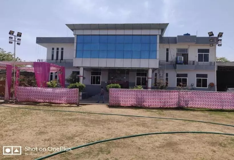 Hotelli Spot On Megha Paradise And Guest House
