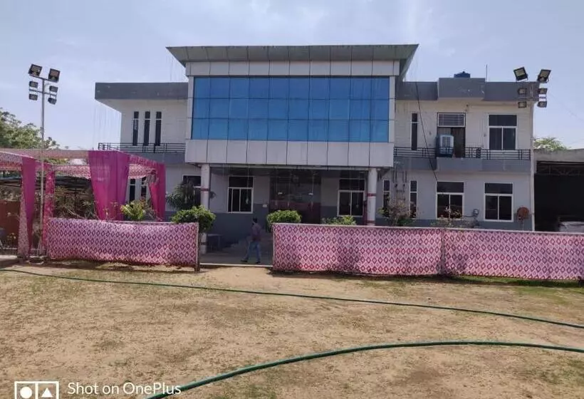 Hotelli Spot On Megha Paradise And Guest House