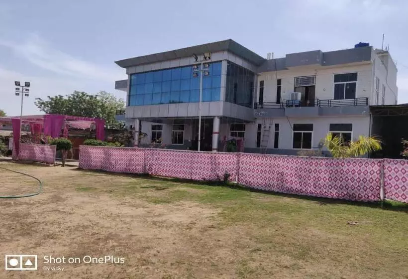 Hotelli Spot On Megha Paradise And Guest House