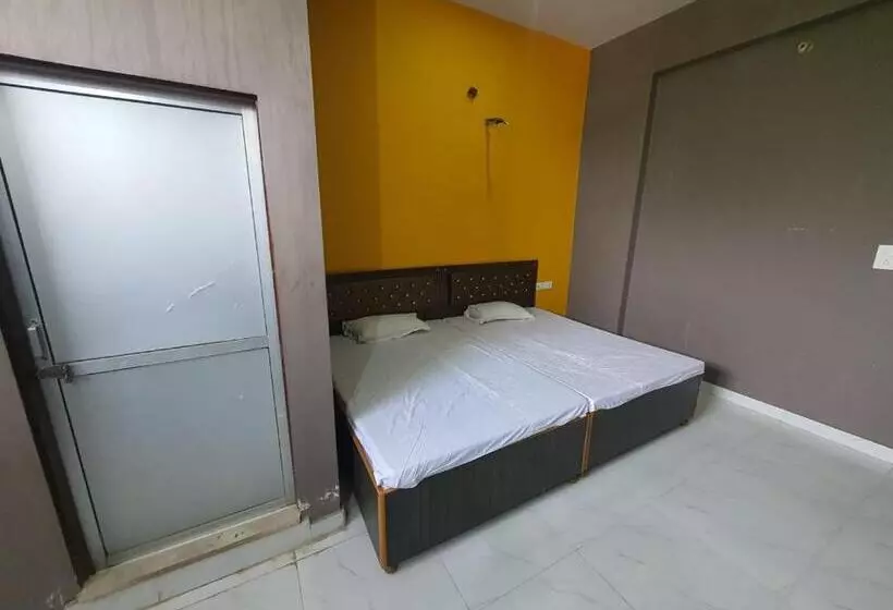 Hotelli Spot On Megha Paradise And Guest House