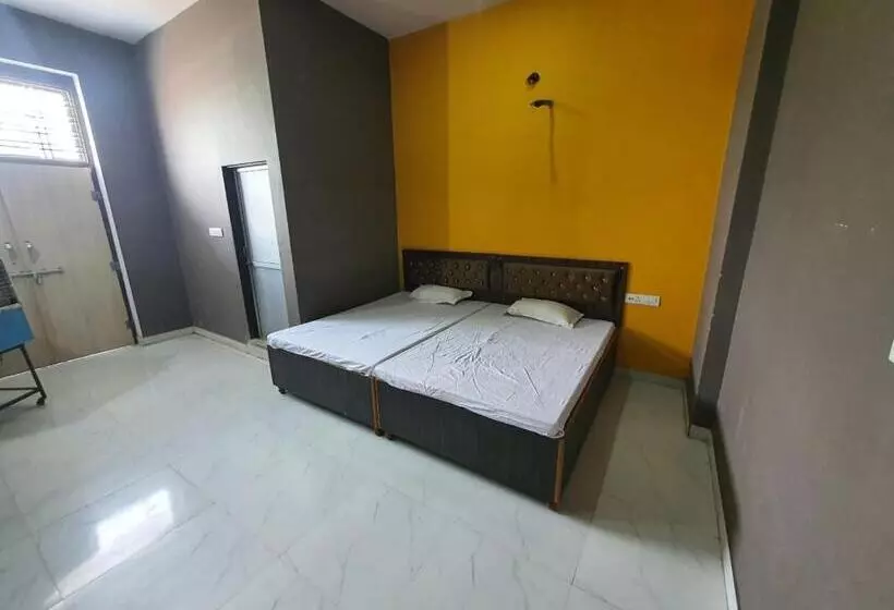 Hotelli Spot On Megha Paradise And Guest House