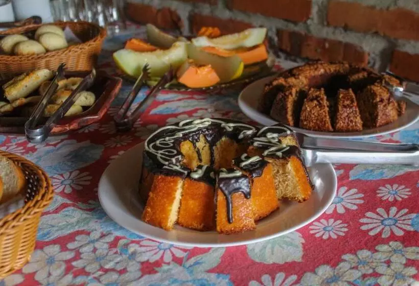 ペンション Chalé Suiço Com Hidromassagem E Café Da Manhã