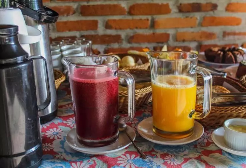 ペンション Chalé Suiço Com Hidromassagem E Café Da Manhã