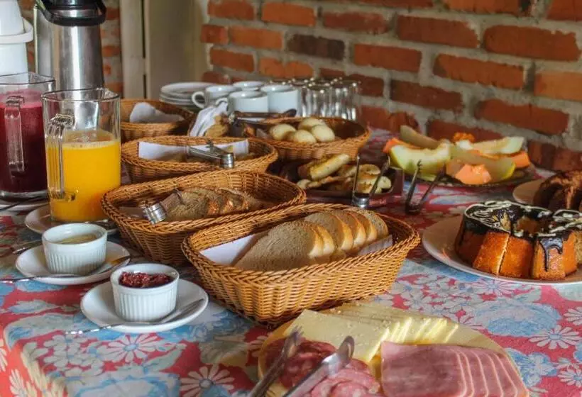 ペンション Chalé Suiço Com Hidromassagem E Café Da Manhã