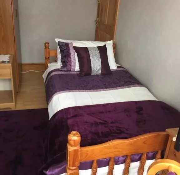 Majatalo Single With En Suite And Kitchen