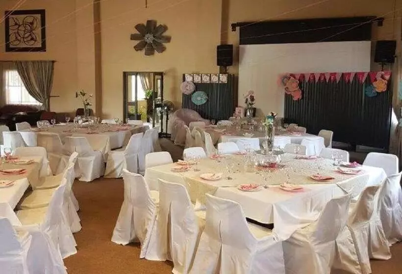 ペンション The Venue And Guestrooms On Site