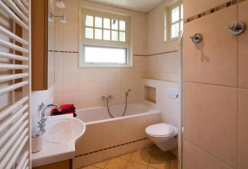 ベッドアンドブレックファースト Burgers & Buitenlui