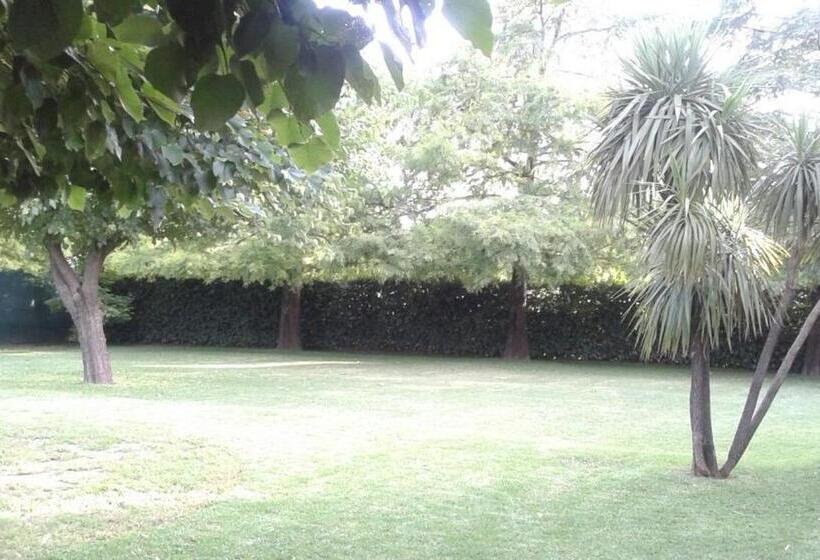 ベッドアンドブレックファースト Posada Del Leñatero Ezeiza