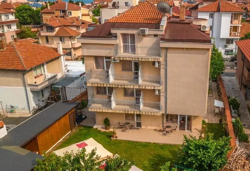 Hotelli Vanessa Family