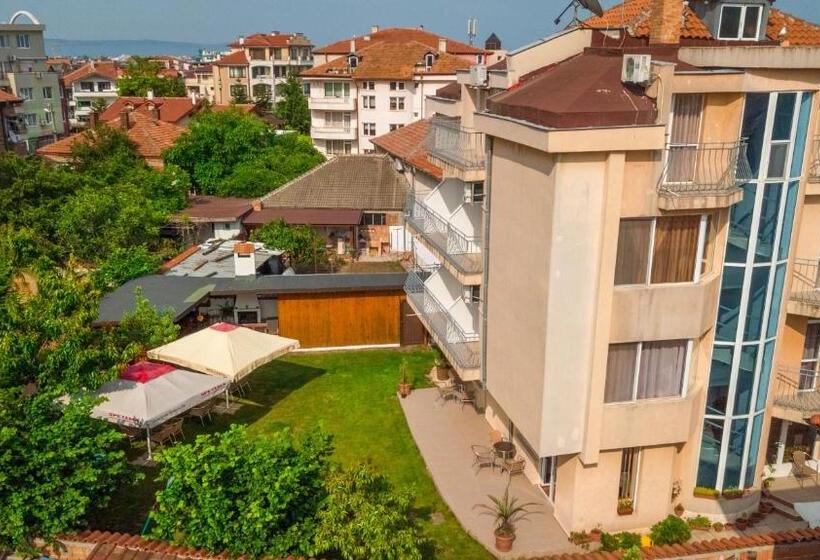 هتل Vanessa Family