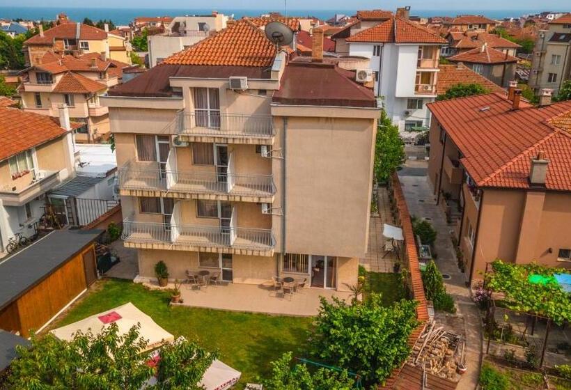 هتل Vanessa Family