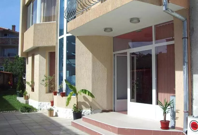 Hotelli Vanessa Family