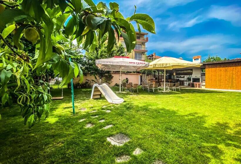 هتل Vanessa Family