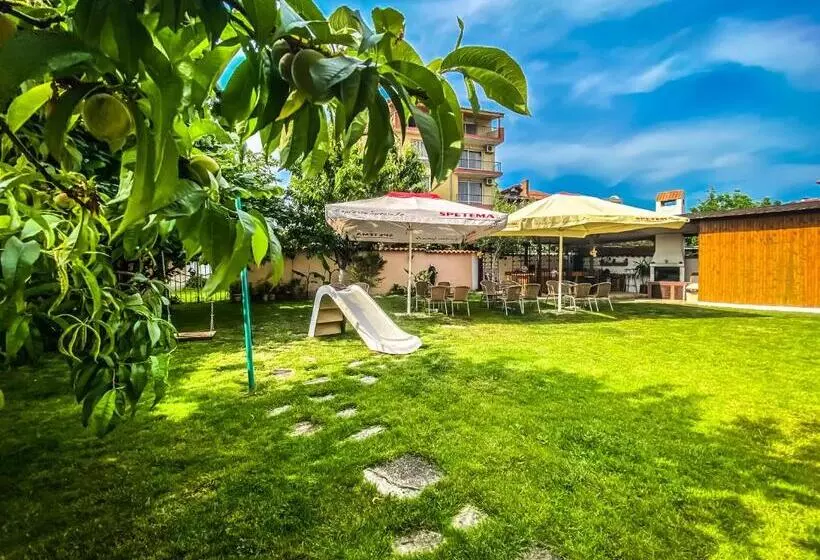 Hotelli Vanessa Family