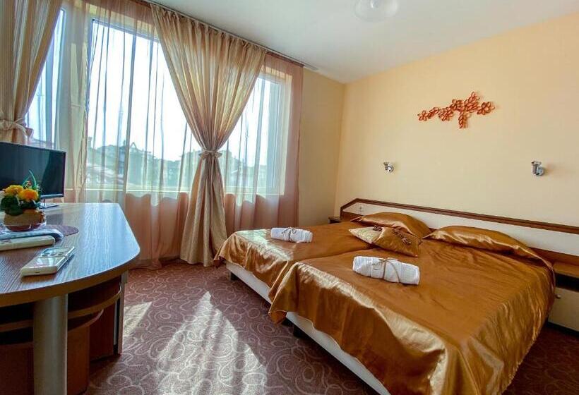 هتل Vanessa Family