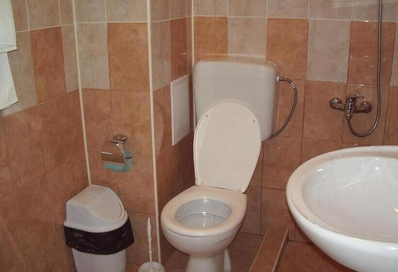 هتل Vanessa Family