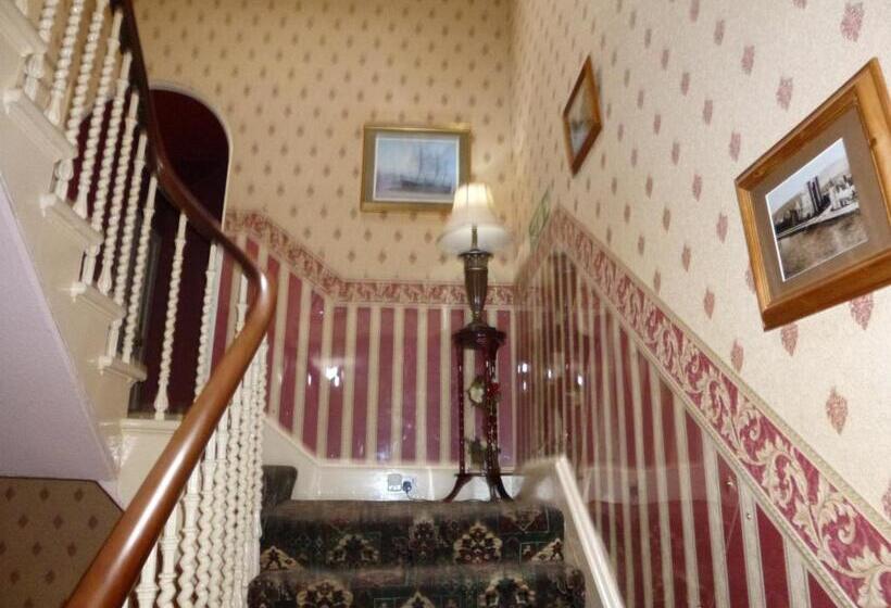 Пансион Macdonald House